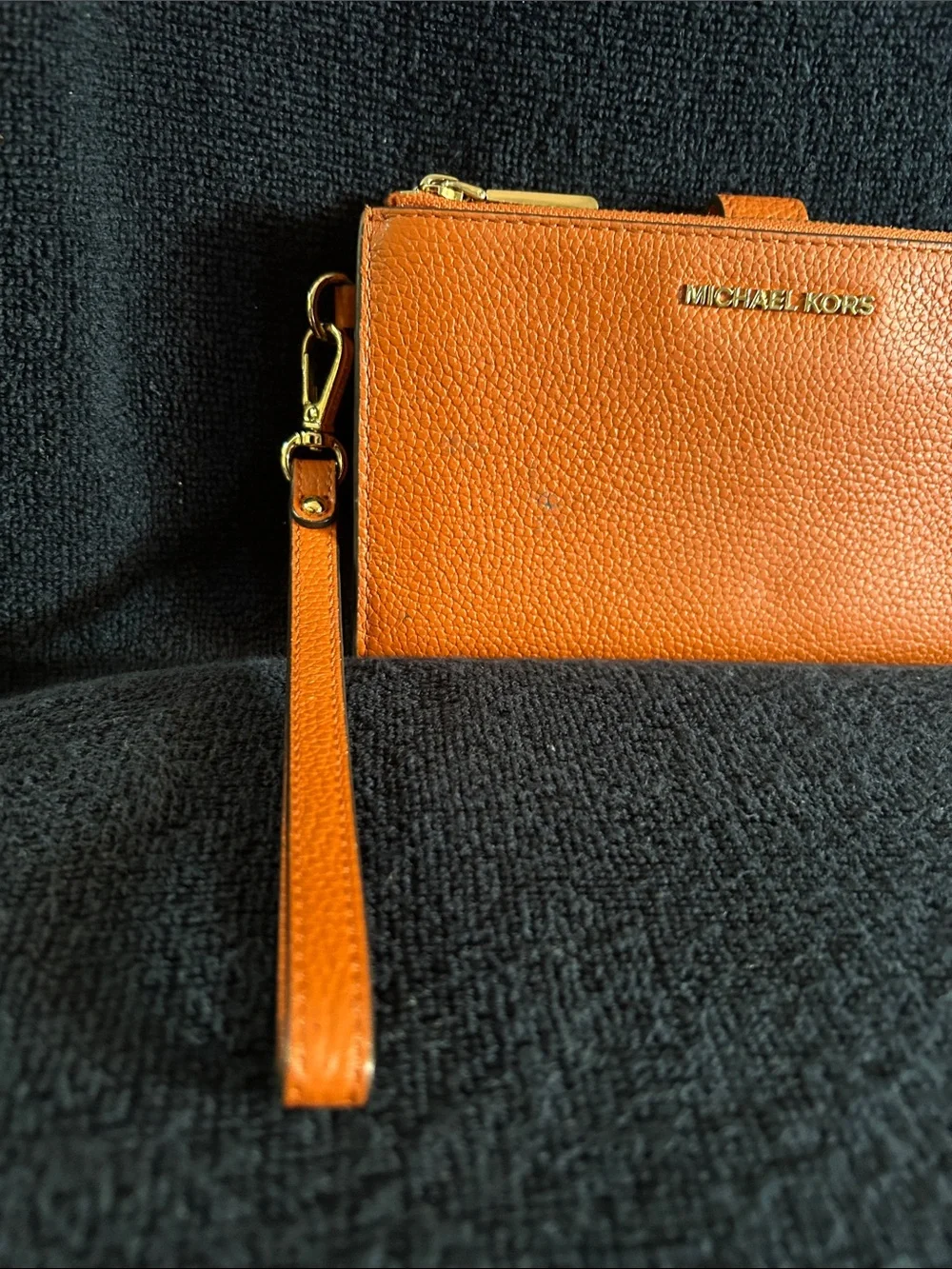 Michael Kors Adele Smartphone Orange Pebbled Leather Wristlet Clutch Gold Logo